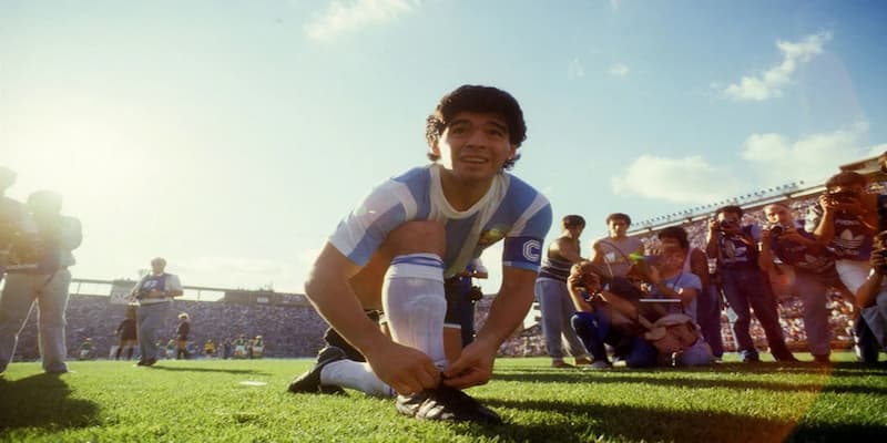 Giới thiệu khái quát về huyền thoại bóng đá Maradona