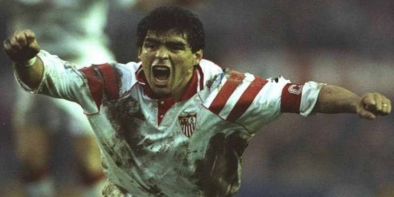 Maradona thi đấu bùng nổ cho Sevilla